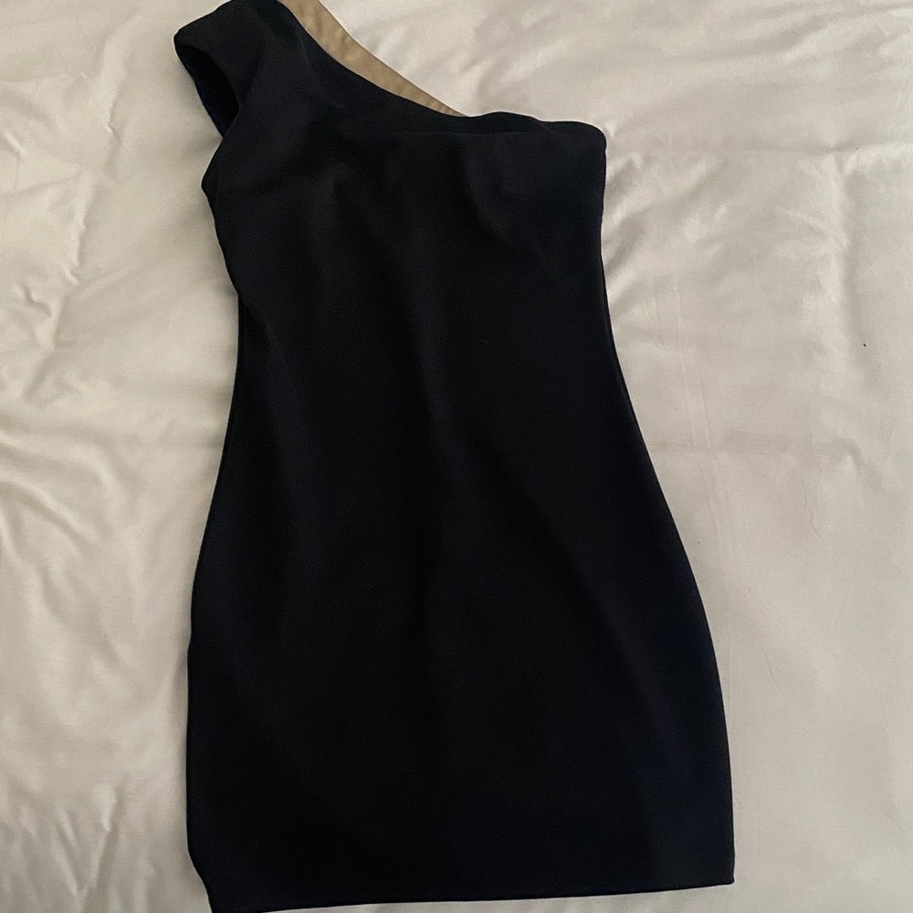 Chic Black One-Shoulder Dress